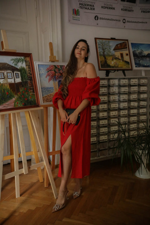 Nessa midi czerwona