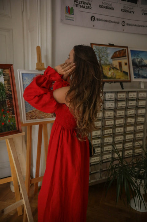 Nessa midi czerwona
