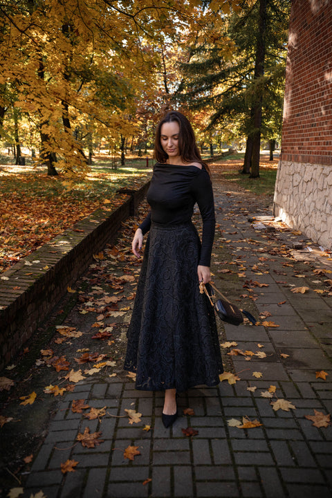 Anna black embroidery